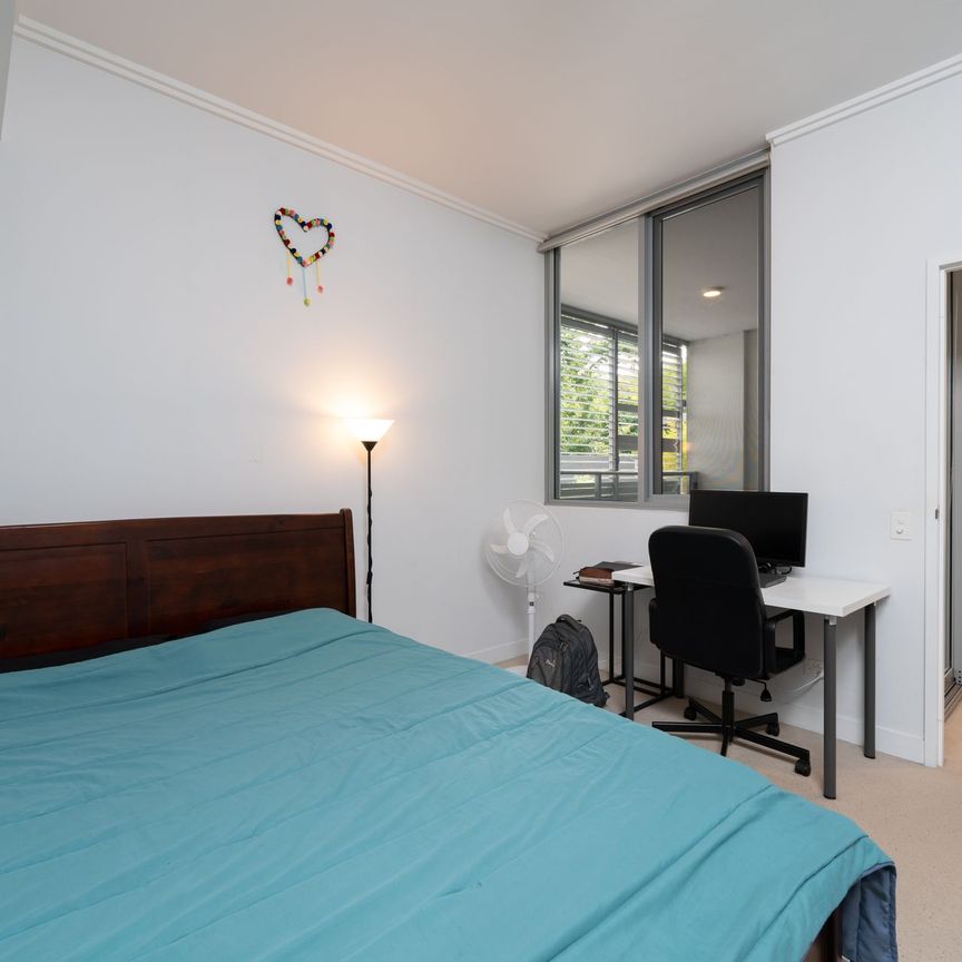 Courtyard Leads to the Pool and Bbq Area @$650 Per Week - Photo 1