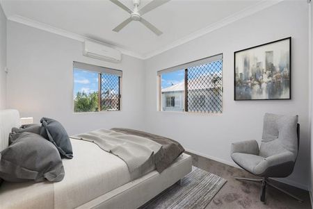 3 BEDROOM TOWNHOUSE IN RAILWAY ESTATE! - Photo 5