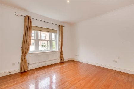 2 bedroom flat in Barnes - Photo 3