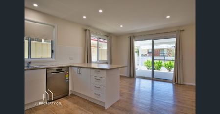 Well Presented & Conveniently Located - Photo 4