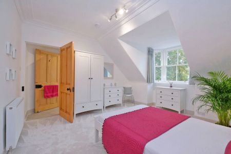 21 Ashley Road, Top Floor Apartment, Aberdeen AB10 6RU - Photo 3