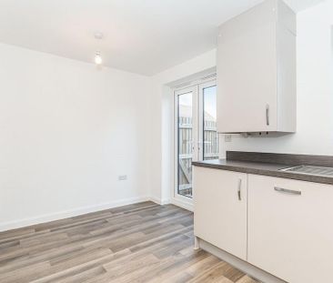 3 bedroom semi-detached house to rent - Photo 4