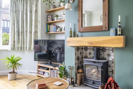 3 bedroom semi-detached house to rent - Photo 2