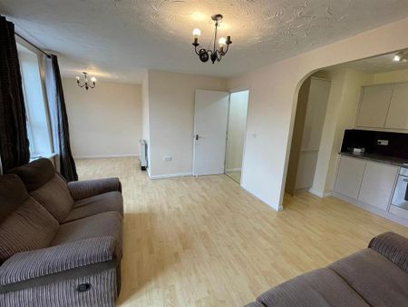 2 bedroom flat to rent - Photo 2