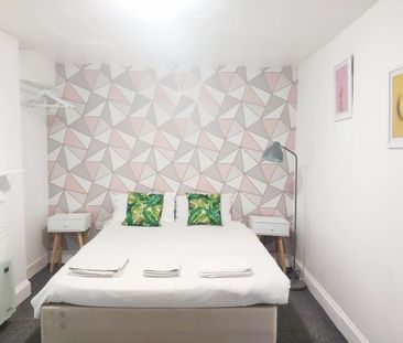 Room in a Shared House, Middle Street, BN1 - Photo 3