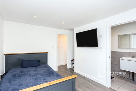 4 bedroom house to rent Cygnet Close, Orpington, BR5 - Photo 5