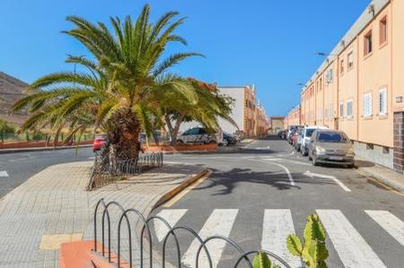 Spacious 3-bedroom apartment near the center of Arguineguín - Photo 3