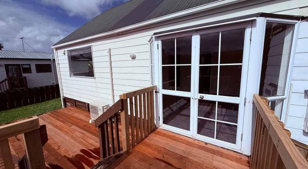 Newly refurbished 3 bedroom home - Photo 1