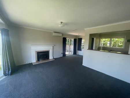 9 Towra Place, Botany Downs, Auckland - Photo 3