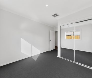 26 Foreshores Drive, Donnybrook VIC 3064 - House For Rent | Domain - Photo 3