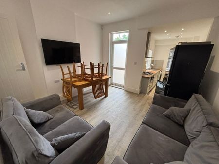 97 Leopold Street - Ultra Modern 4 Bed Loughborough - Photo 2