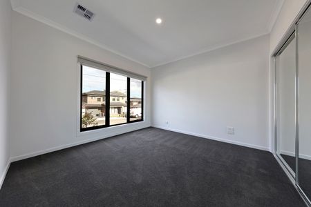 17 Evans Street, Chadstone VIC 3148 - Townhouse For Rent | Domain - Photo 2