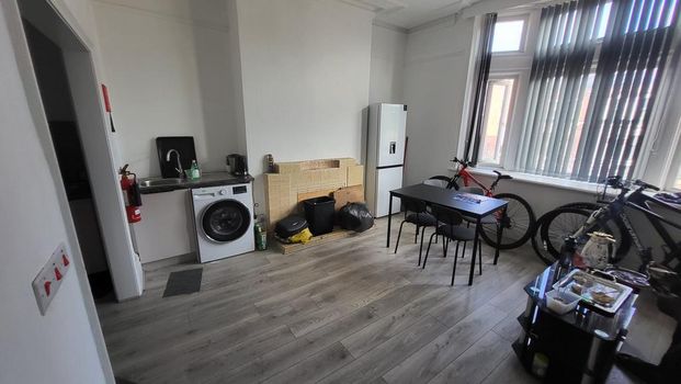 1 bedroom in a house share to rent - Photo 1