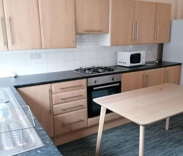 6 bedroom house to rent - Photo 3