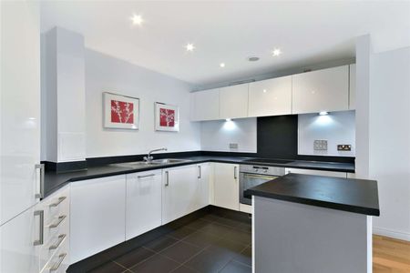 A light and bright two bedroom apartment on Nine Elms. - Photo 3