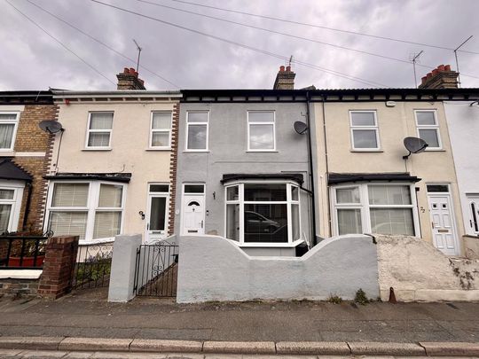 3 bedroom terraced house to rent - Photo 1
