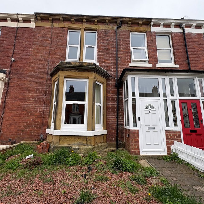 6 Roxburgh Terrace, Whitley Bay, Tyne And Wear. NE26 - Photo 1