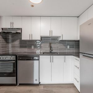 Sunny And Fully Renovated Studio - Papineau Metro - 1951 Maisonneuve Boulevard East, Montréal - Photo 3