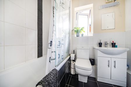 Bonner Hill Road, Kingston Upon Thames, Surrey, KT1 - Photo 5