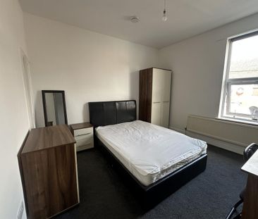 4 bedroom terraced house to rent - Photo 4