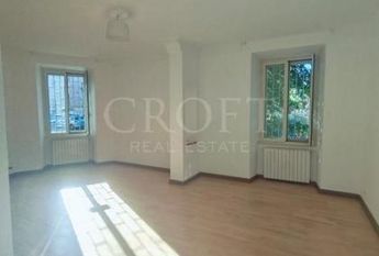 Monteverde Vecchio: Modern 2 bedroom, 2 bath, large living room, separate kitchen. Bright, silent, parquet floors, situated in lovely period building, excellent area, near park. Ref. 2364.