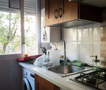 Room in a shared 2-bedroom apartment for rent in Palomeras Sureste,... - Photo 2