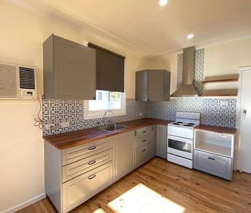 REFURBISHED HOME CLOSE TO SCHOOLS & CBD - Photo 4