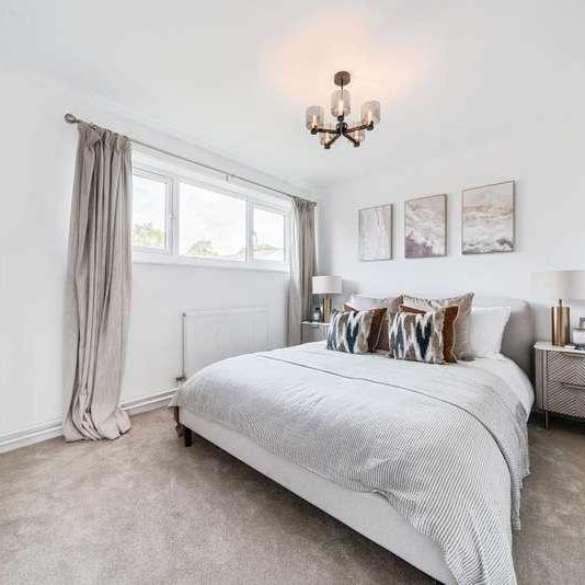 Kenley Avenue, Carterton, OX18 - Photo 1