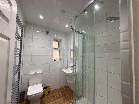 1 bedroom in a house share to rent - Photo 5