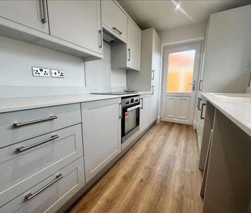 2 bedroom semi-detached bungalow to rent - Photo 4