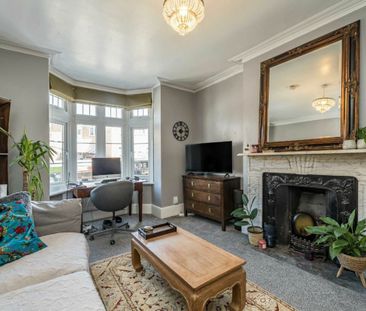 The Avenue, TW16, London - Photo 2