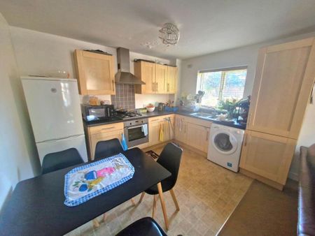 2 bedroom apartment to rent - Photo 5