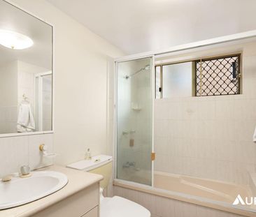 Ground Floor Living with a Private Courtyard in Kangaroo Point - Photo 5