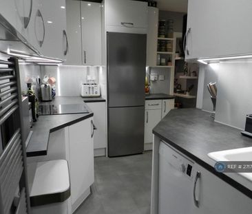 2 bedroom maisonette to rent - Photo 6