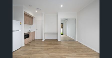 ROOMING HOUSE - APARTMENT STYLE LIVING - Photo 2