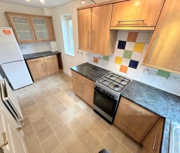 2 bedroom end of terrace house to rent - Photo 4
