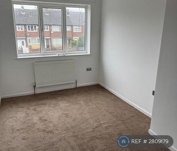 3 bedroom end of terrace house to rent - Photo 3