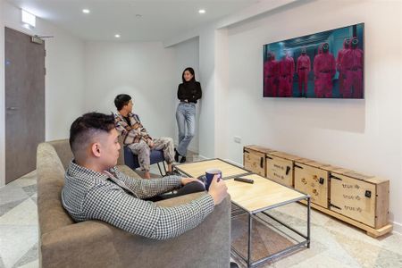 1 bedroom in a flat share to rent - Photo 5