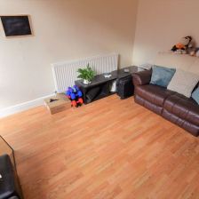 1 bedroom Flat in Harold Grove, Leeds - Photo 2