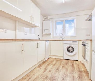 3 bedroom terraced house to rent - Photo 3