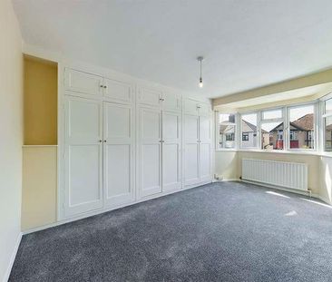 West Mead, Ruislip, HA4 - Photo 1