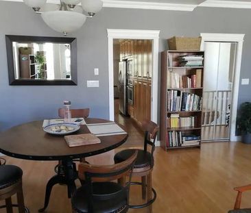 Large bedroom with ensuite washroom in shared home - Photo 1