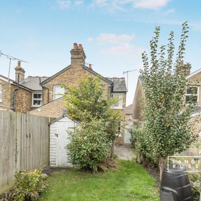 2 bedroom end of terrace house to rent - Photo 1