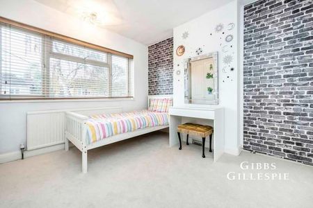 St. Michaels Crescent, Pinner, HA5 - Photo 2