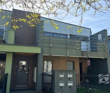 6 MONTH LEASE – CENTRAL LOCATION - Photo 4