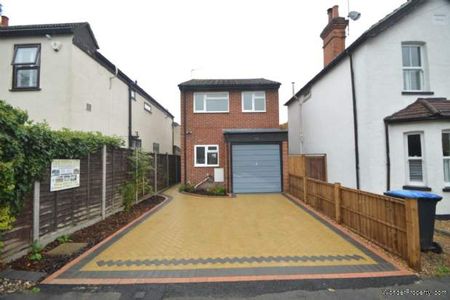 3 bedroom property to rent in Addlestone - Photo 5