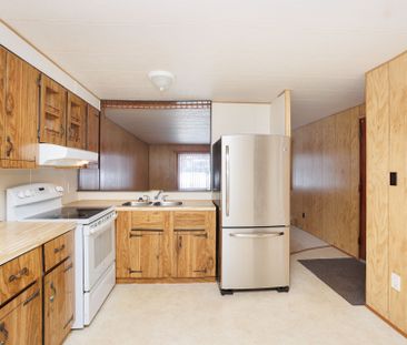 For Lease - 11 Homewood Avenue, Kawartha Lakes, Ontario - Photo 5