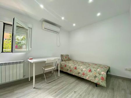 Calle de Godella, Madrid, Community of Madrid 28021 - Photo 2