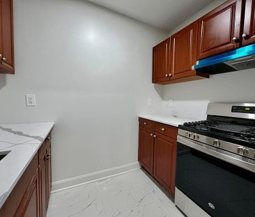 33 Boulevard Brunswick, Montréal, QC - Photo 1