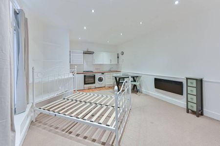 Studio to rent - Photo 2